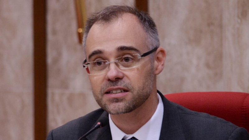 Ministro da Justiça é internado em Brasília