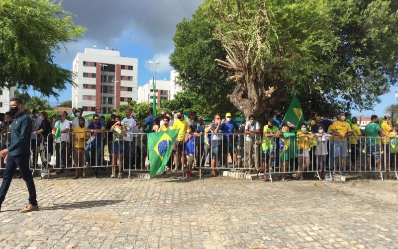 Bolsonaro surfa na popularidade para visitar o Nordeste