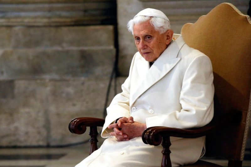 Bento XVI está com saúde extremamente frágil, afirma jornal alemão