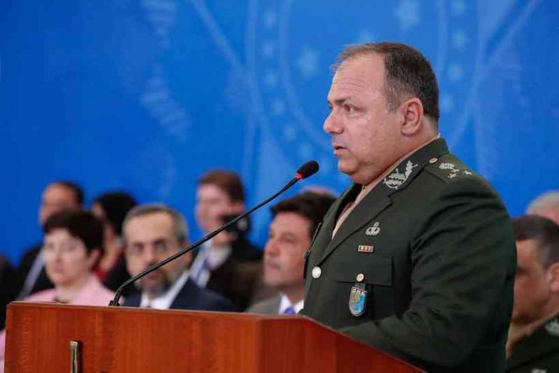 General do Exército, Pazuello assumiu ministério como interino depois que Nelson Teich pediu demissão, em 15 de maio