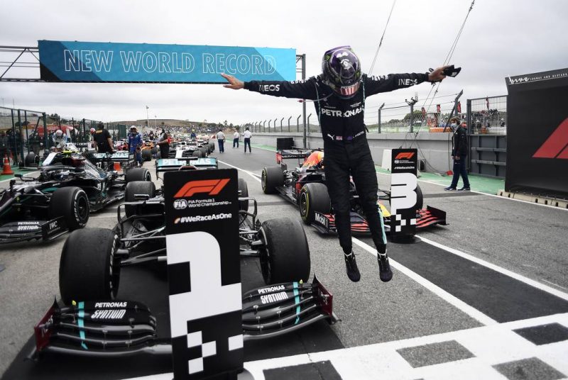 Hamilton se torna maior vencedor da história da F1