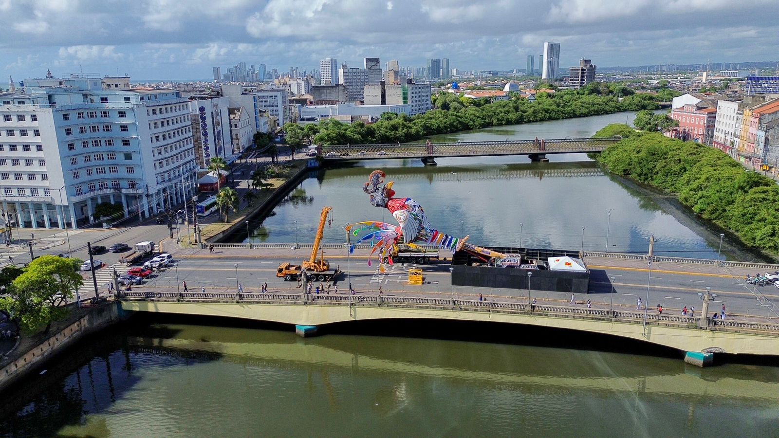 Montagem Do Galo Segue A Todo Vapor Na Ponte Duarte Coelho Recife