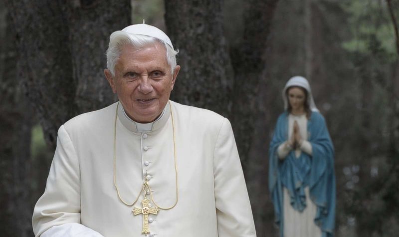 Papa emérito Bento XVI recebe vacina contra a Covid-19