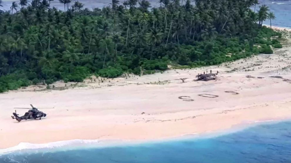 Três homens são resgatados após escreverem SOS em ilha do Pacífico