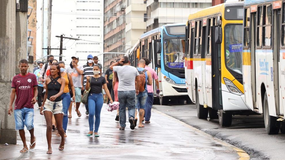 Rodoviários fazem protesto no centro do Recife