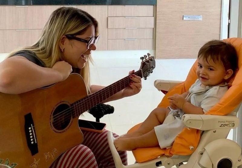 Marília Mendonça compõe música para celebrar 11 meses do filho