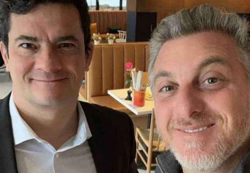 Luciano Huck e Sergio Moro negociam aliança para a eleição de 2022