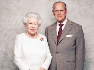Rainha Elizabeth e Philip serão uns dos primeiros a receber vacina