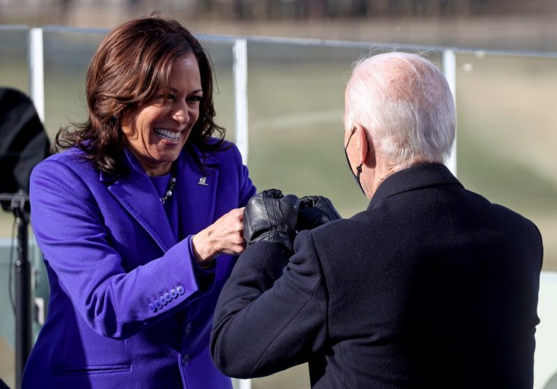 Joe Biden e Kamala tomam posse como presidente e vice dos EUA