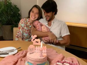 Parabéns! Nathalia Dill comemora primeiro mês de vida da filha