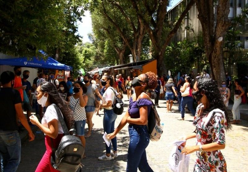 Estudantes realizam primeiras provas do Enem neste domingo (17)