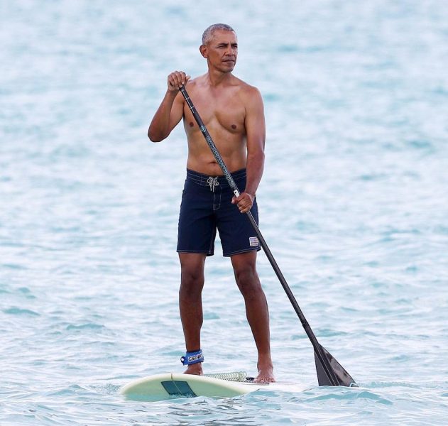 Barack Obama é flagrado durante férias no Havaí