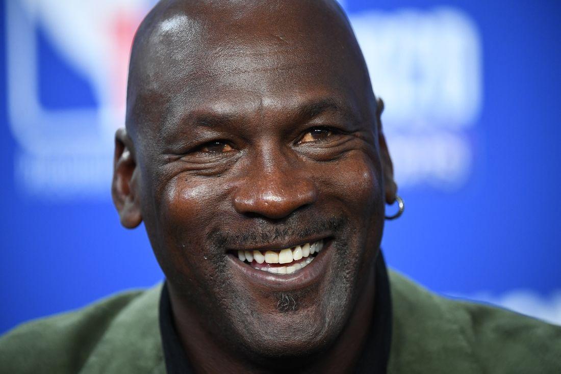 Tênis da Nike usado por Michael Jordan é vendido por US$1,5 milhão ...