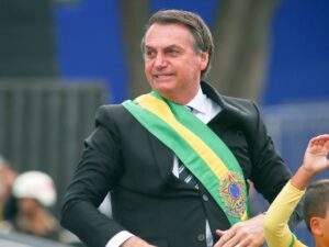 Com volta ao Brasil marcada para quinta-feira, o ex-presidente Jair Messias Bolsonaro quer desfile em carro aberto para o trajeto do aeroporto até a sua casa.