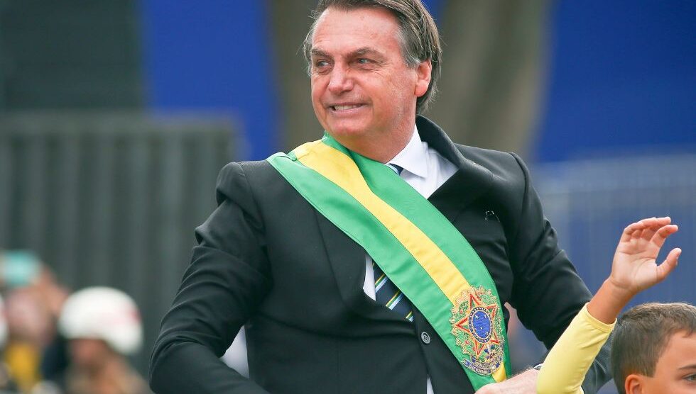 Com volta ao Brasil marcada para quinta-feira, o ex-presidente Jair Messias Bolsonaro quer desfile em carro aberto para o trajeto do aeroporto até a sua casa.
