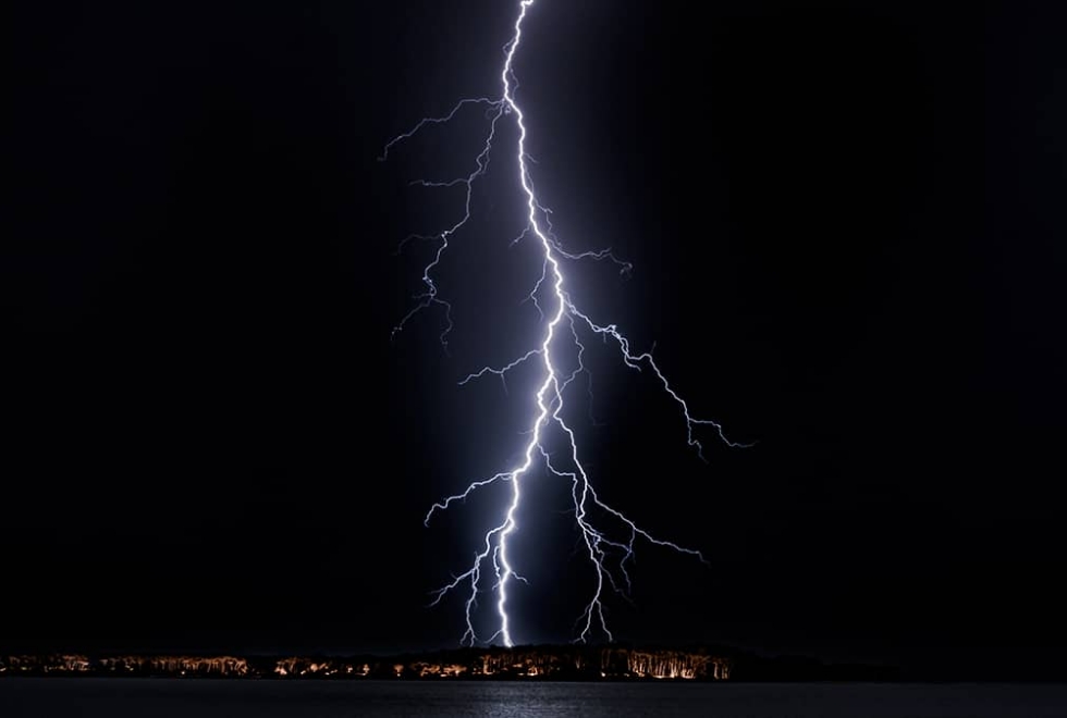 Raio cai em praia do México e mata duas pessoas