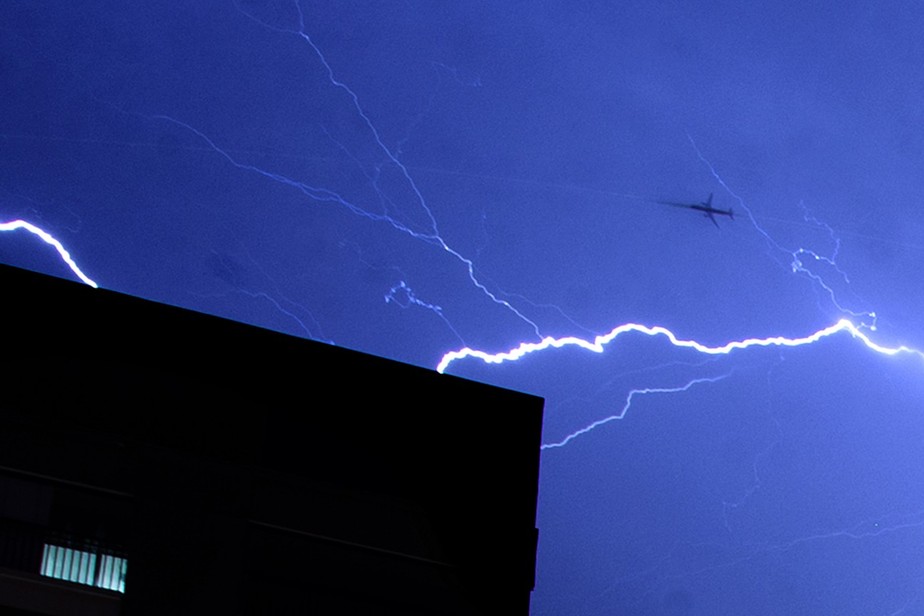 Tempestade deixa 110 mil casas sem eletricidade na Austrália