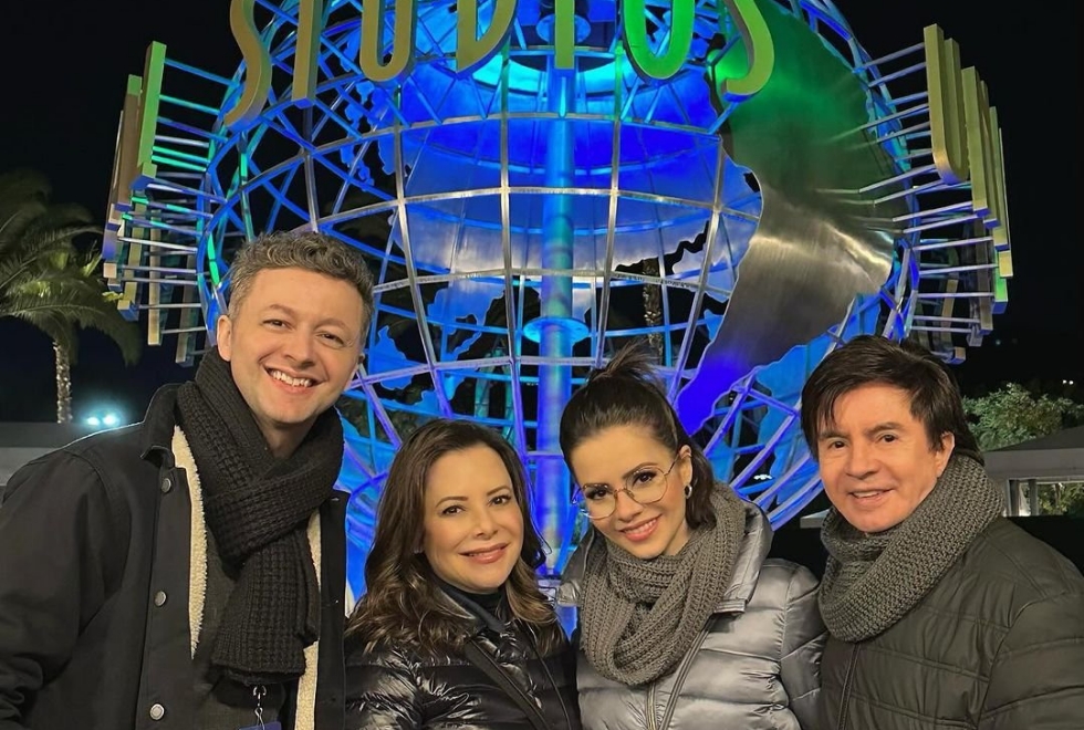 Sandy curte parque na Califórnia, com o ex-marido Lucas Lima