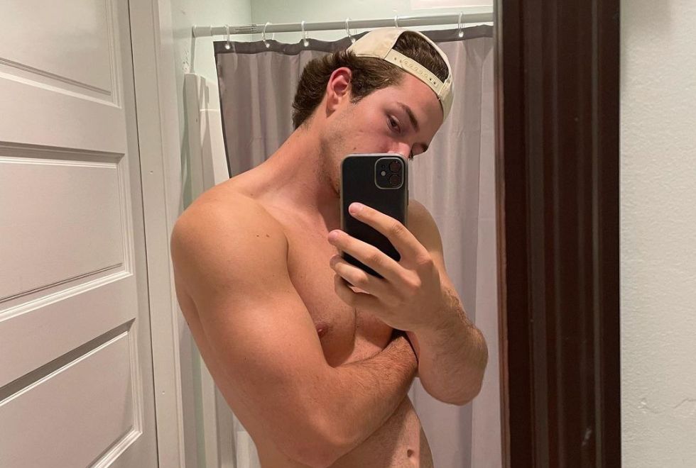 Filho de Antonelli e Murilo Benício posa sem camisa e web reage