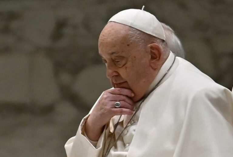 Papa Francisco teve noite tranquila, mas estado segue crítico