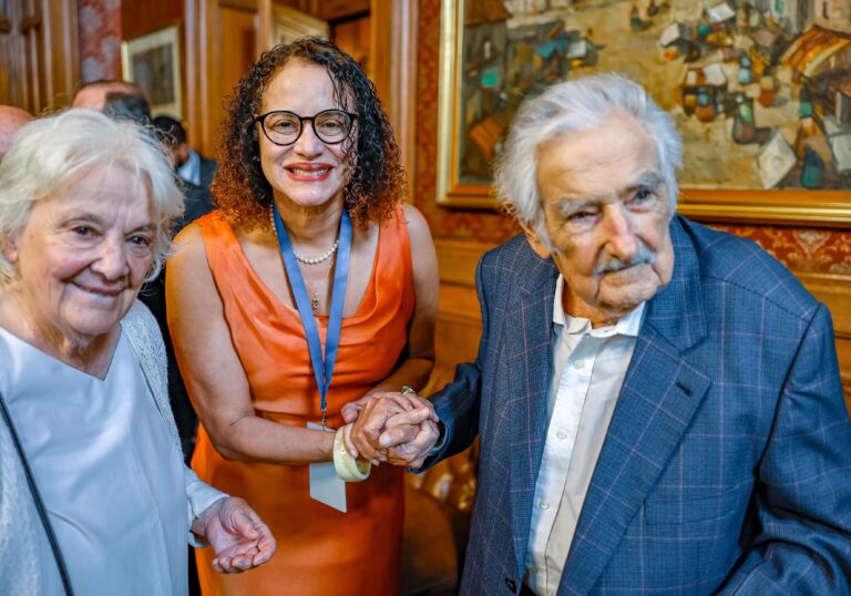 Ministra Luciana Santos se encontra com o ex-presidente Pepe Mujica, no Uruguai