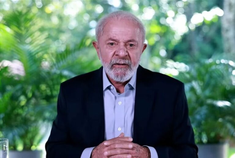 Lula cancela compromissos e é levado ao hospital, após mal-estar