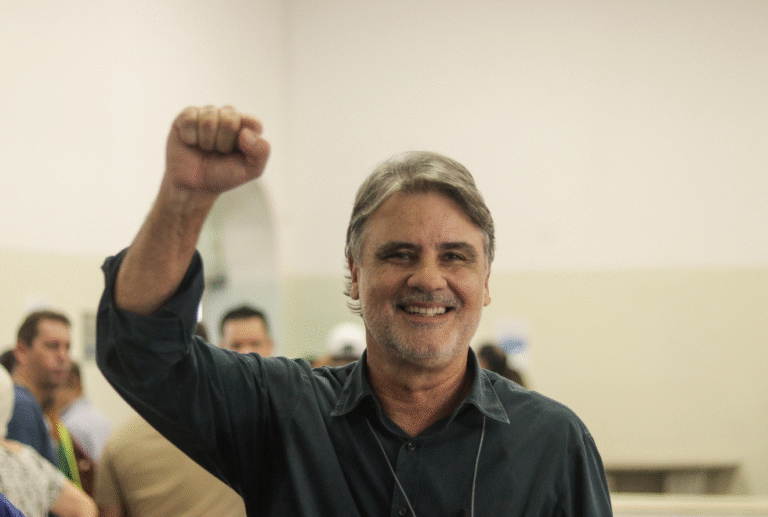 Raul Henry é reeleito presidente do MDB de Pernambuco