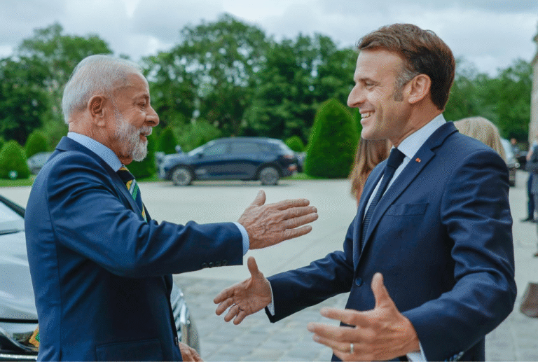 Lula é recebido por Emmanuel Macron em Paris: “É uma grande honra” lula