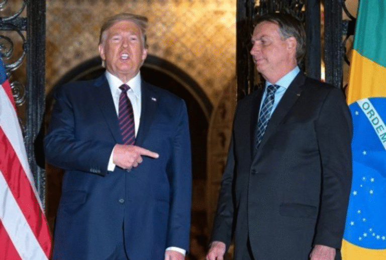 Trump faz post em defesa de Bolsonaro: “Deixem ele em paz”