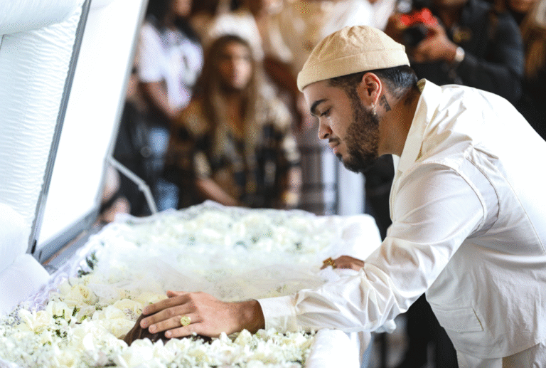 Velório de Preta Gil reúne familiares, amigos e fãs no Theatro Municipal do Rio preta