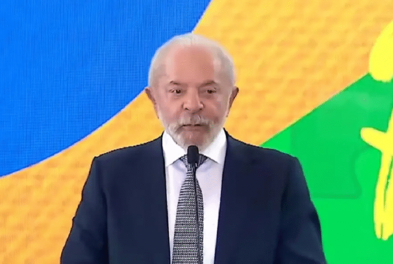 Lula reclama do salário de presidente: “Me sobram R$ 21 mil, não é fácil a vida” lula