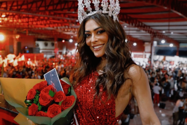 Juliana Paes é coroada Rainha de Bateria da Unidos do Viradouro juliana