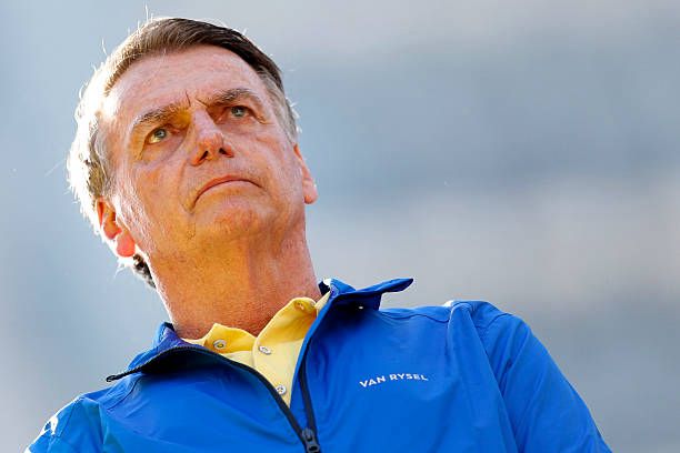 Em prisão domiciliar, Bolsonaro pede autorização para realizar exames