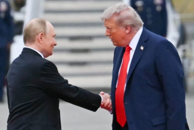 Trump e Putin chegam ao Alasca para debater futuro da guerra da Ucrânia