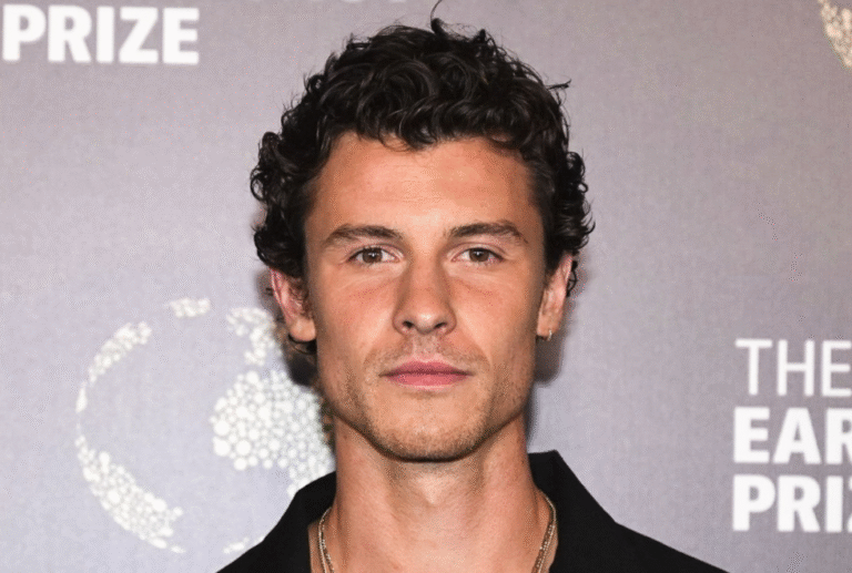 Shawn Mendes deixa o Hotel no Rio e vai em Direção ao Aeroporto