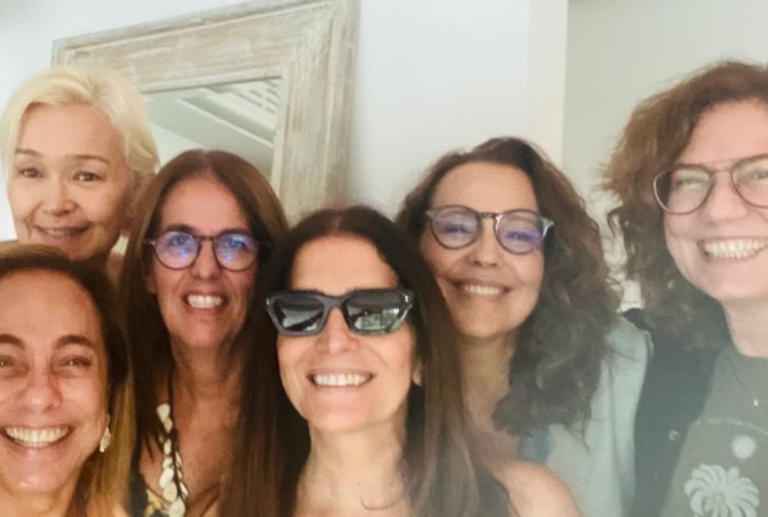 Ana Beatriz Nogueira celebra encontro com amigas: “foto de Família”