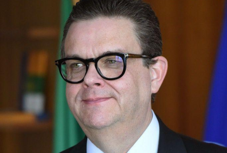 Ministro da Previdência, Wolney Queiroz, segue internado em hospital no Recife Wolney Queiroz