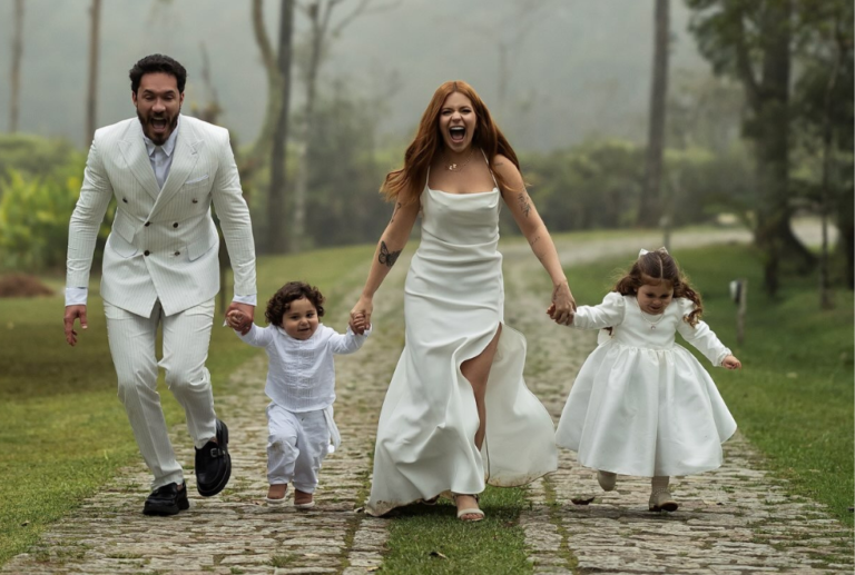 Viih Tube e Eliezer encantam ao posar com os filhos em ensaio pré-wedding viih